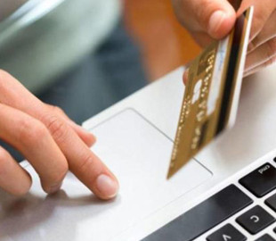 Аферист виманив у жінки майже 15 тисяч гривень, прикриваючись виплатами для сімей воїнів