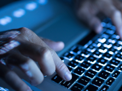 Українка через інтернет-оголошення вербувала секс-працівниць для РФ