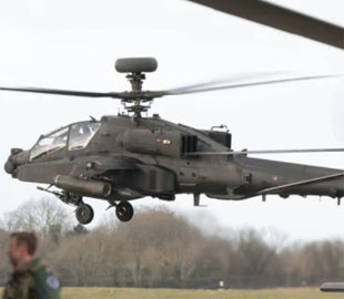 Прощальний тур Британією: гелікоптери Apache AH1 відправили на пенсію