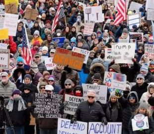 Масштабні протести в США: Громадяни виступають проти Трампа та Маска