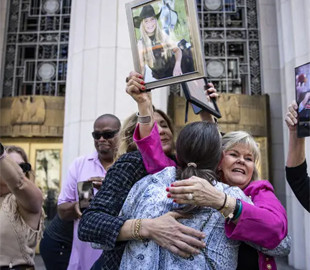 Мільйони за втрачене дитинство: 20-річна дівчина перемогла Meta та YouTube у суді