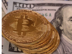 Біткоїн почав падати після історичного зльоту: ейфорія від перемоги Трампа розсіюється