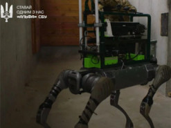 Українські розробники представили бойового робота з інтегрованою автоматичною гвинтівкою CZ Bren 2