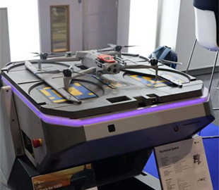 Американські розробники представили революційну систему розгортання дронів Skydio Dock for X10