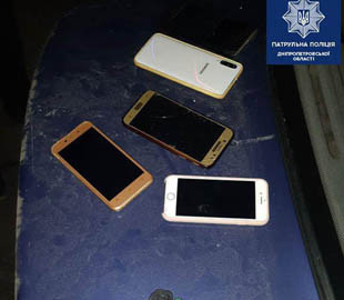 В Днепре патрульные задержали серийных телефонных воров