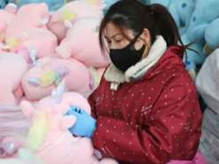 Китайський одяг, комп’ютери і смартфони подорожчають у США після введення мит