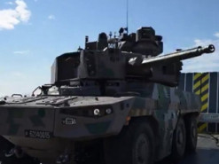 У ВМС Франції для захисту від дронів встановили розвідувальну машину Jaguar на палубу