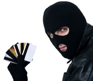 Пенсіонер через аферистів втратив більше ста тисяч гривень