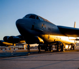 Відкладено на три роки: коли бомбардувальник B-52 отримає нові двигуни