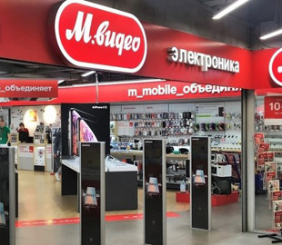 Найбільший у Росії ритейлер електроніки закриває сотні магазинів і припиняє виплати продавцям