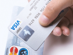 В Японии кассир записал данные 1300 чужих кредиток и расплачивался ими в интернете