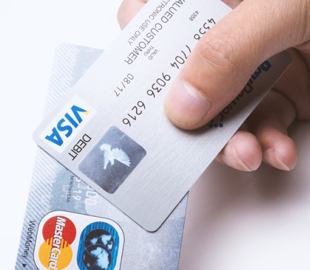 В Японии кассир записал данные 1300 чужих кредиток и расплачивался ими в интернете