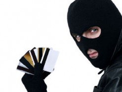 Аферисти продовжують ошукувати людей, видаючи себе за банківських працівників