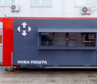 "Новая почта" открыла под Киевом мобильное отделение на солнечных батареях
