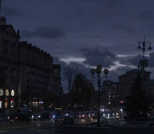 У Києві та області знову вводять аварійні відключення світла