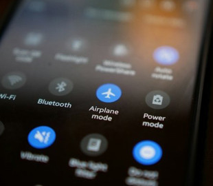 Неочевидні функції "режиму польоту": як він може стати в пригоді щодня