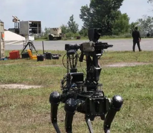 В армії США тестують робопса з гвинтівкою, який має полювати на дрони