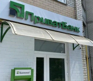 ПриватБанк нараховує проценти за користування кредитом, який клієнт не брав - чи скасував суд борг