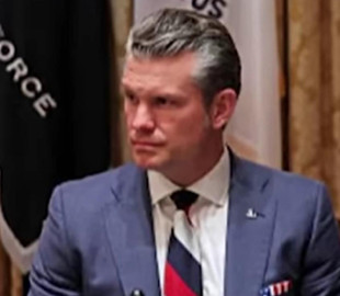 В Пентагоні грубо відповіли журналісту на питання щодо краватки Гегсета