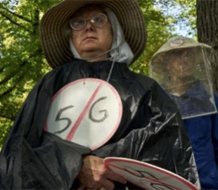 5G психоз: в Росії натовп ледь не засипав археологів землею перепутавши їх з монтажниками
