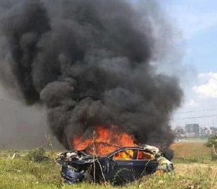 Сгоревшая при аварии Tesla Model 3 поставила под сомнение безопасность электрокаров