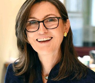 "Звезда Уолл-Стрит" приобрела акции Tesla на фоне обвала рынка криптовалют