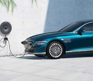 Genesis G80 стал электрокаром с солнечными панелями на крыше