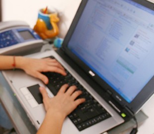 Заради побачення з хлопцем з інтернету дівчина-підліток втекла з дому