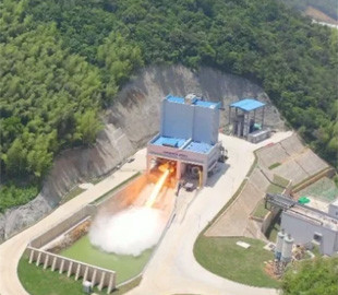 Китай досягає успіхів у створенні двигунів для надважких ракет