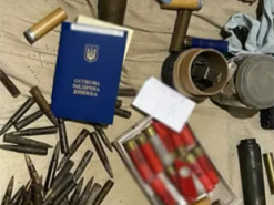 На Львівщині судитимуть чоловіка, який продавав зброю через інтернет