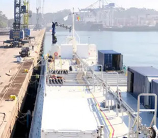 Інженери демонтують перший трансатлантичний кабель між США та Європою: що буде з інтернетом