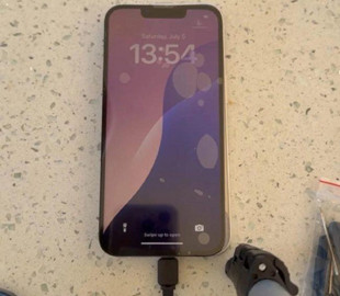Користувач своїми руками зібрав iPhone 13 із запчастин, замовлених у Китаї
