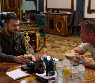 Шон Пенн приїхав до Києва і залишив свій "Оскар" в Україні до перемоги