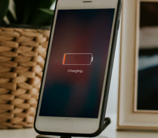 Чотири причини, чому смартфон гальмує і перегрівається