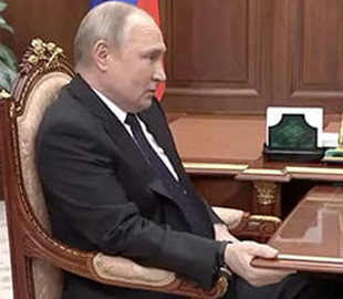 Российский блогер рассказал о странных привычках Путина