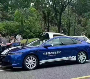 Самоуправляемый автомобиль Xiaomi засняли вживую на улице