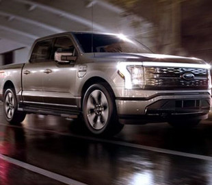 Руководство Ford призналось, что в условиях дефицита чипов каждый десятый дилер завышал цены