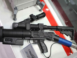 Розробники PAL Indonesia представили лазерну гвинтівку для знищення бойових дронів