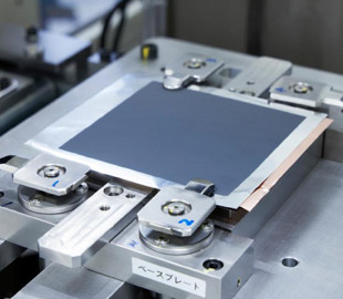 Nissan использует собственные технологии для выпуска твердотельных АКБ для электромобилей