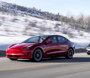 Автомобілі Tesla автоматично закриватимуть вікна під час дощу