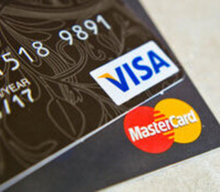Євросоюз закрив росіянам лазівку для отримання карт Visa та Mastercard у Білорусі