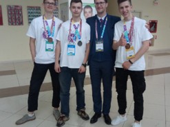 Киевские школьники выиграли международный конкурс компьютерщиков и программистов в Бухаресте