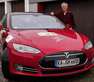 Tesla Model S спромоглася проїхати 1,9 млн кілометрів, але при цьому довелося замінити 13 моторів