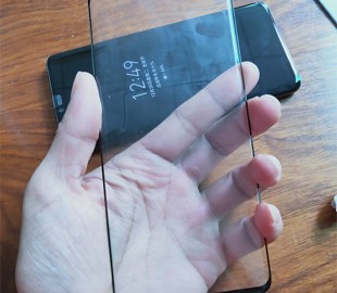 В Сети появились фотографии защитного стекла Samsung Galaxy S10 Plus