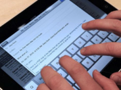 Як правильно заряджати планшет і чи можна використовувати його під час зарядки