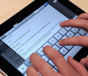 Як правильно заряджати планшет і чи можна використовувати його під час зарядки