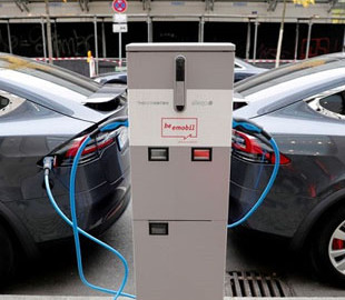 Производители аккумуляторов столкнулись с острой нехваткой квалифицированных кадров