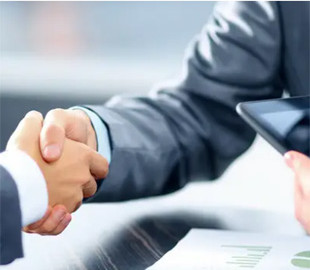 Великі банки почали повертати працівників в офіси: в чому причина