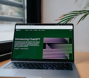 OpenAI створює лінійку ШІ-пристроїв: ChatGPT виходить за межі смартфона
