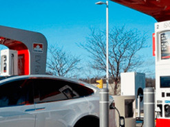 Канада запретит продажу легковых автомобилей с двигателями внутреннего сгорания к 2035 году